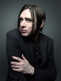 Blixa Photocredit MOTE SINABEL Blixa Bargeld - Severus Snapes ukendte tvillingebror valgte musikken fremfor magien. Foto: Mote Sinabel.