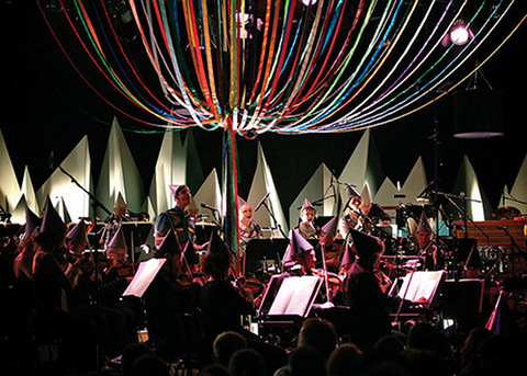 efterklang-performing-parades