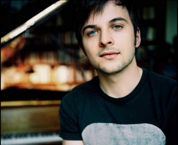 Nils-Frahm-FELT-Press-Photo-by-Vanessa-Maas_web3