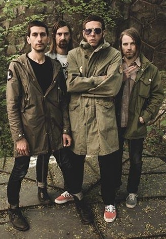 Svenske Les Big Byrd er klar levere psykedelisk rock til København og Aarhus. Frakkerne er venligst udlånt af Oasis. Foto: Dennis Wernersson
